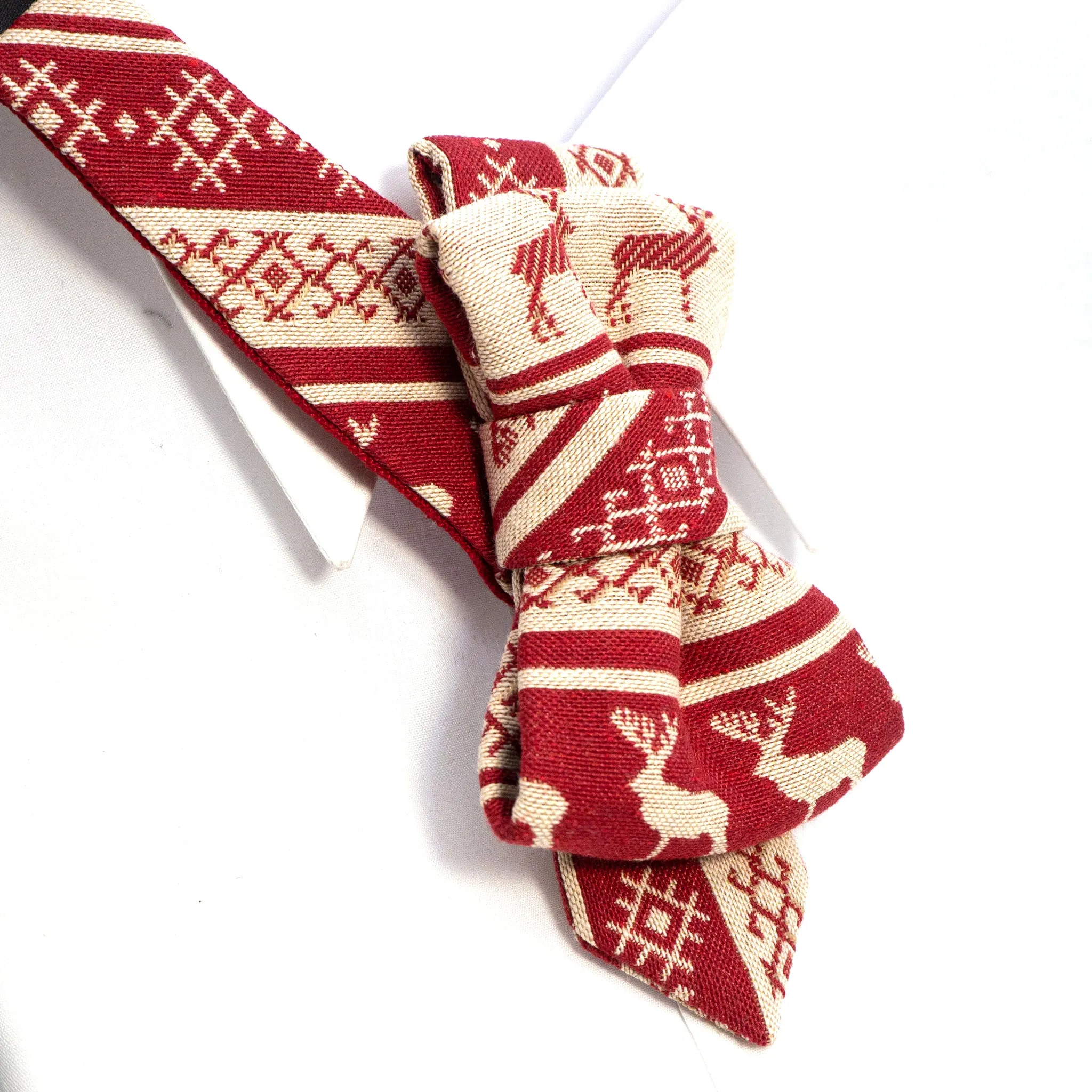 BOW TIE "NINE-HORNED DEER"