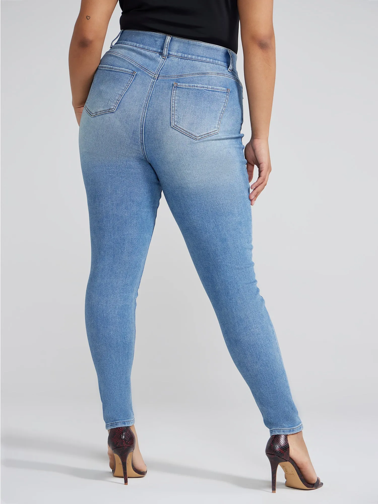 High Rise Curvy Fit Vintage Wash Skinny Jeans