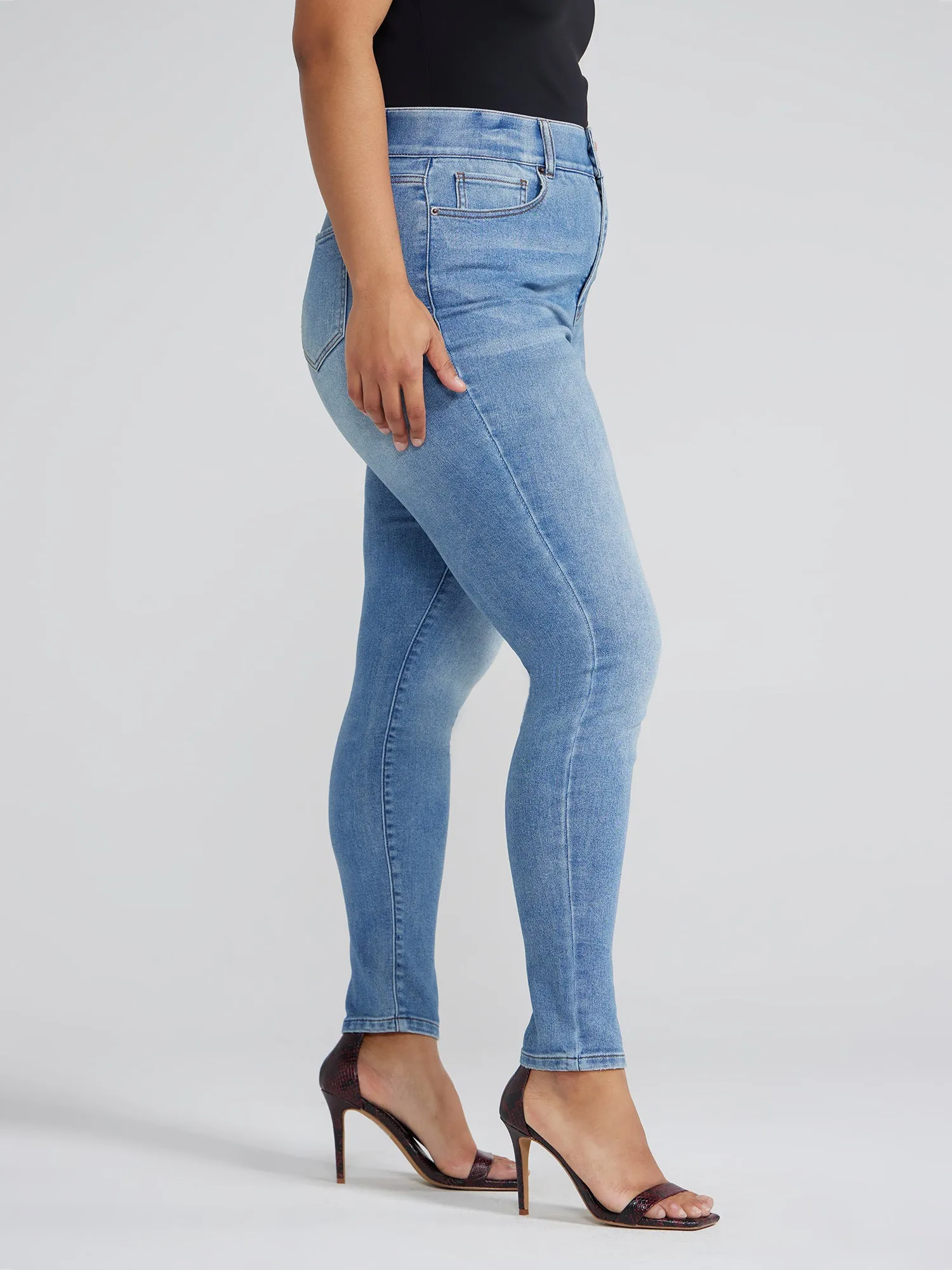 High Rise Curvy Fit Vintage Wash Skinny Jeans