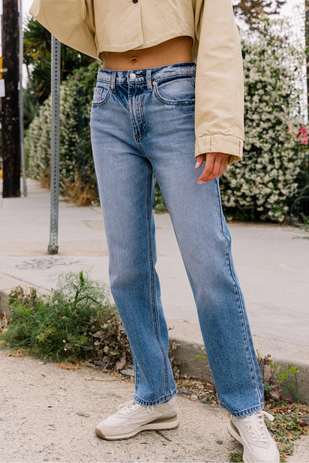 HIGH RISE STRAIGHT JEANS IN VINTAGE LIGHT WASH / SP-P12063